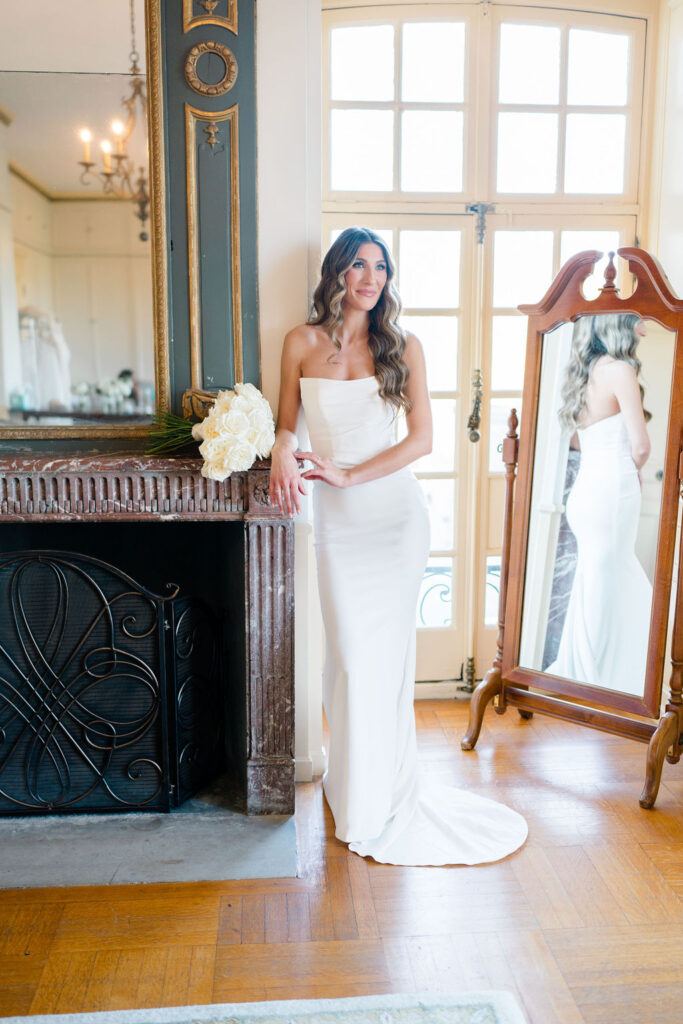 Glen Manor House Wedding Cost | Caprio Captured Photography Light and Airy Wedding Photography | Bride holding a white bouquet at Glen Manor